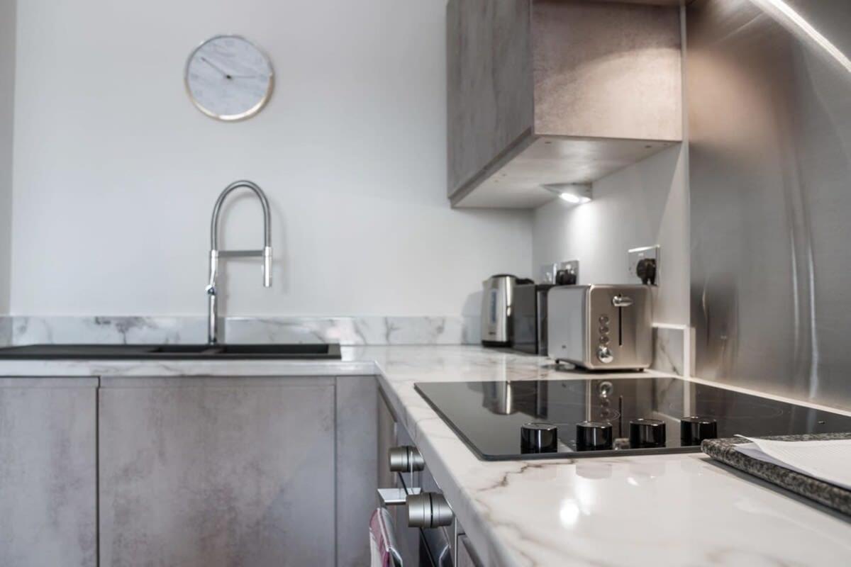 Lovely Riverside 2 Bed Apartment Leeds  Kültér fotó