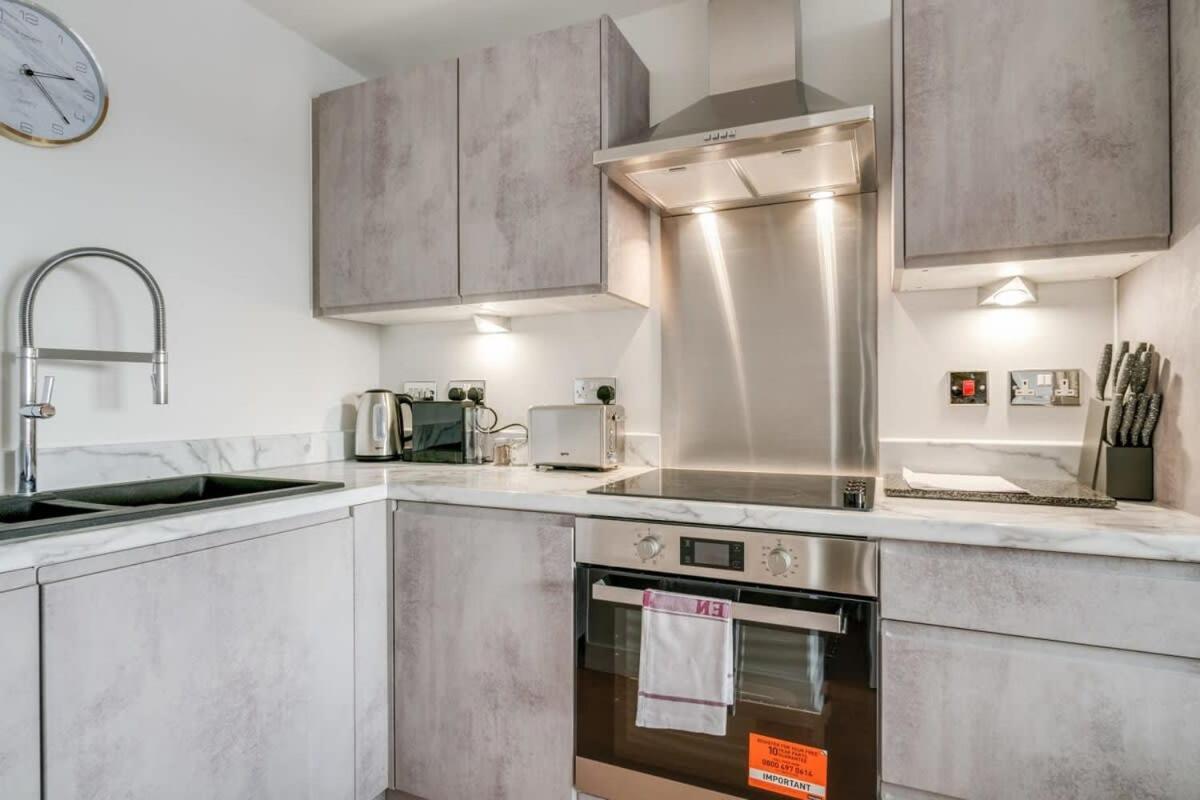 Lovely Riverside 2 Bed Apartment Leeds  Kültér fotó